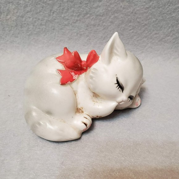 Vintage Lefton Kitty Cat Salt or Pepper Shaker, Sleeping Kitten Figurine, 1960s - Picture 3 of 7
